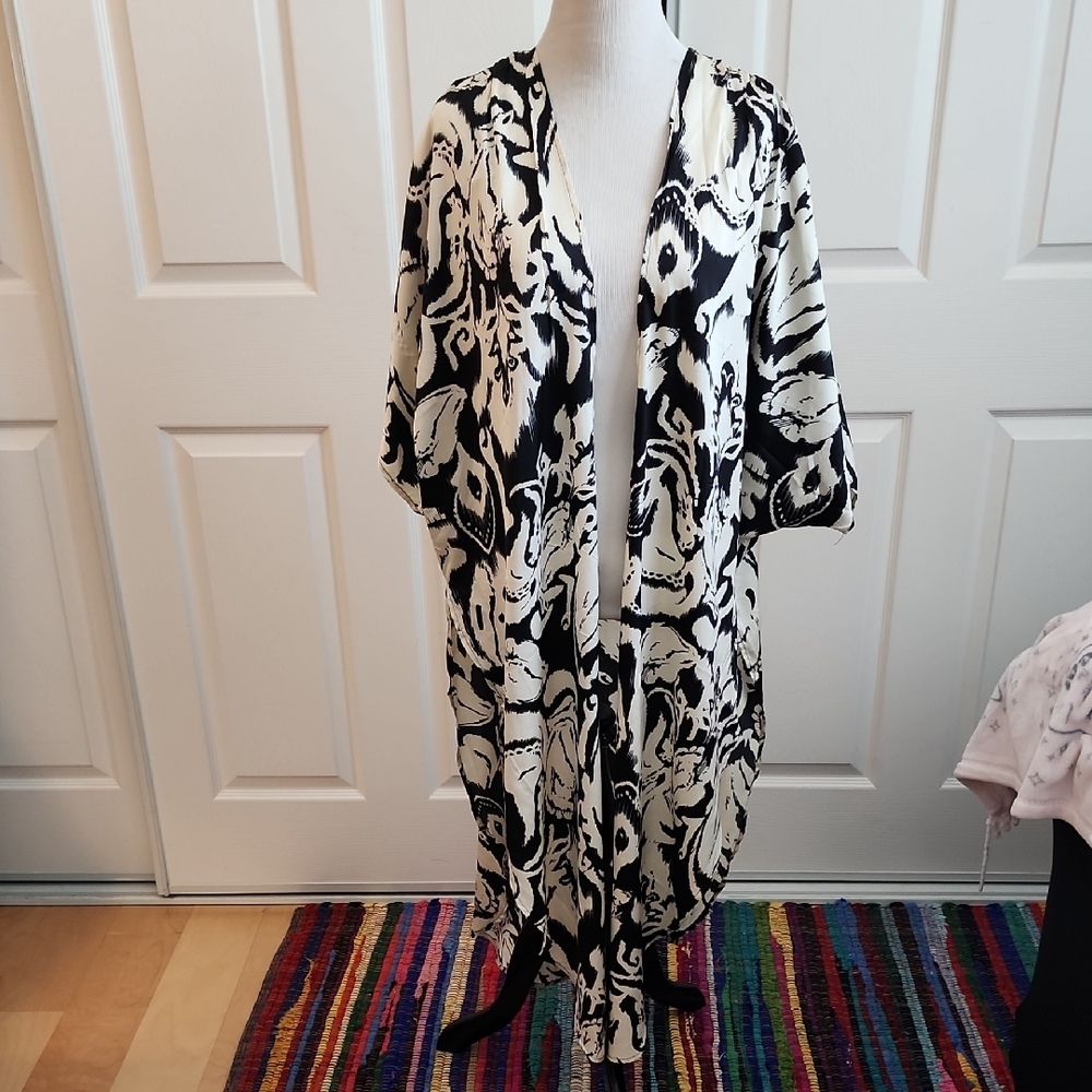 Black and White Silky Abstract Kimono